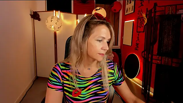 NicoleHitman Adlı Modelin Canlı XXX Sohbeti