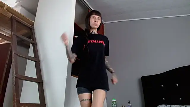 Emilia_1995 Chat XXX live