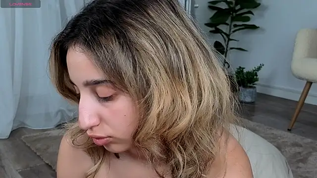 دردشة JullyFox الجنسية المباشرة
