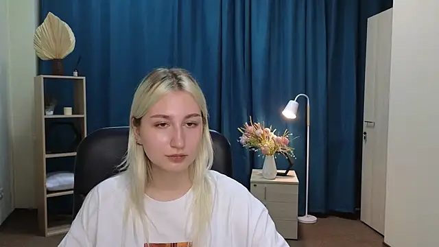 LishaNuding: онлайн-секс-чат