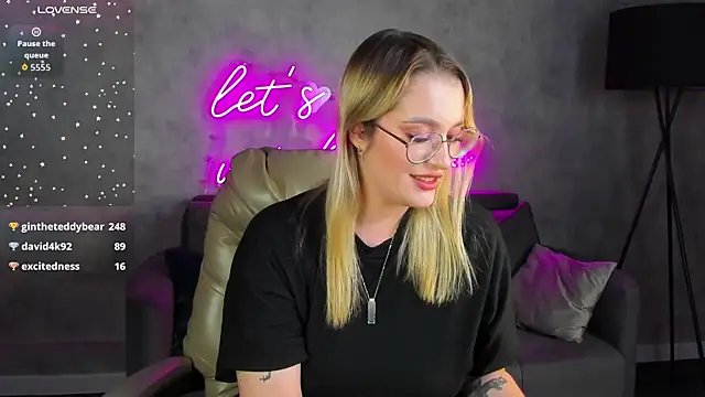 צ'אט XXX בשידור חי של Viickie_Nelsson
