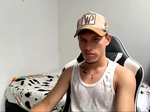 Edward_2709 élő XXX-chatje