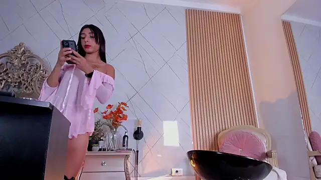 SaraDreamsss' Live XXX Chat