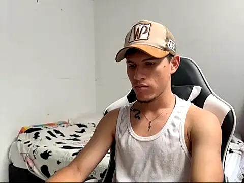 Edward_2709 live XXX chat