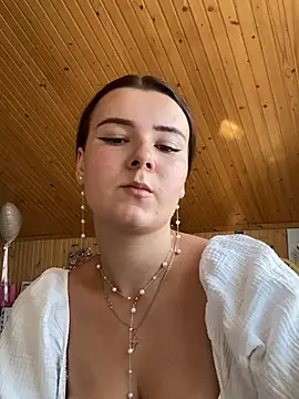 mewKate Adlı Modelin Canlı XXX Sohbeti