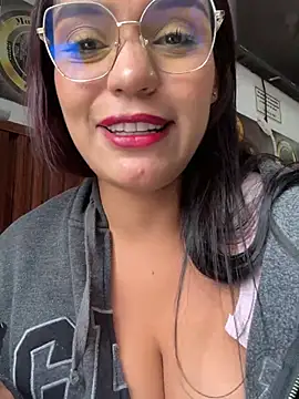 Sara-77 élő XXX-chatje