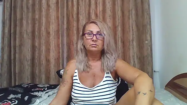 PussyEvely's Live XXX Chat