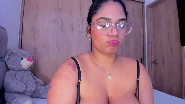 Chat +18 de iriss_25 ao vivo