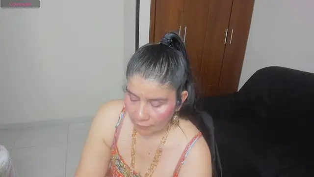 kiraGeiner's Live XXX Chat