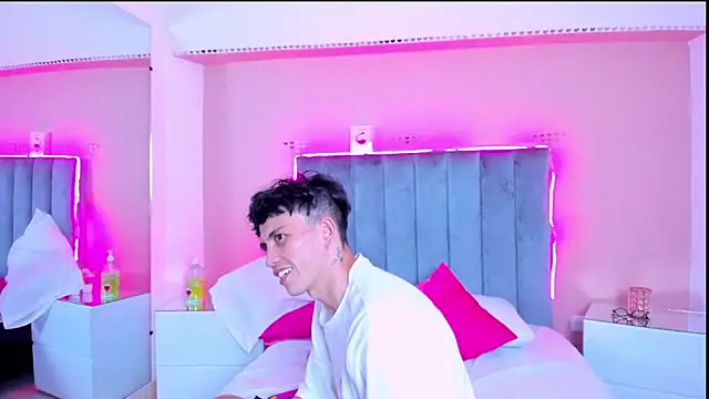 ARIANA_CRI-X Live XXX-Chat