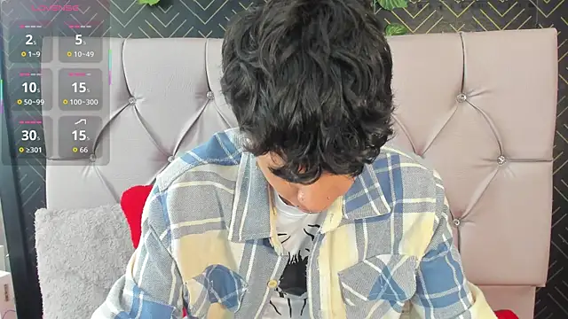 Chat +18 de Axel__Evans ao vivo