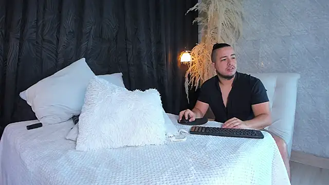 Show modela madisonyeduar_ na web-kameri