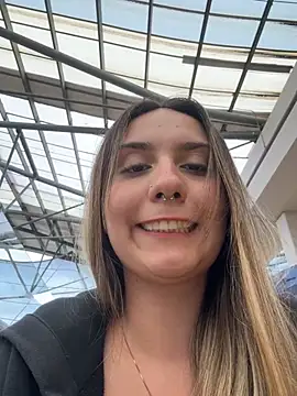 sarah_honey__ élő XXX-chatje