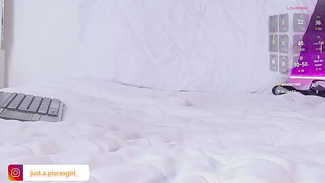 MaddieSteel live XXX chat