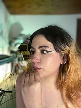 دردشة NikkiNix الجنسية المباشرة