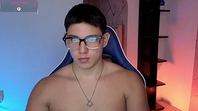 JamesCr_ Live XXX-Chat
