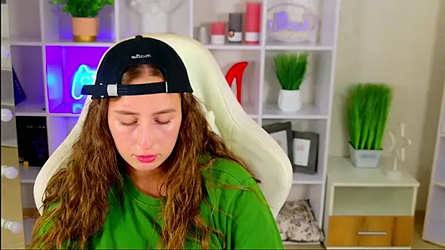 Chat +18 de NadinnL ao vivo