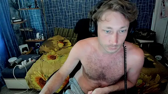 CuteBoy228 élő XXX-chatje