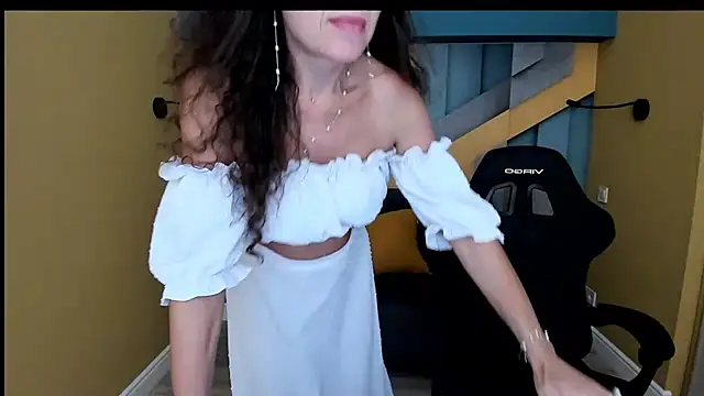 EllaLong Live XXX Chat