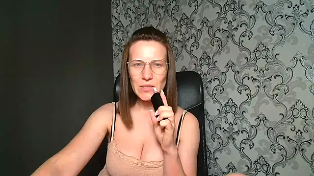 Chat +18 de Kelly_Kisss ao vivo