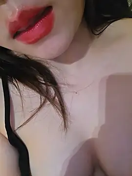GUGU11022's Live XXX Chat