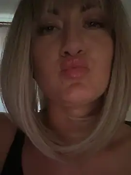 Živý XXX chat LunaFoxs