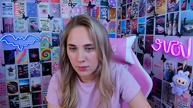 XXX chat uživo modela MiaMilas