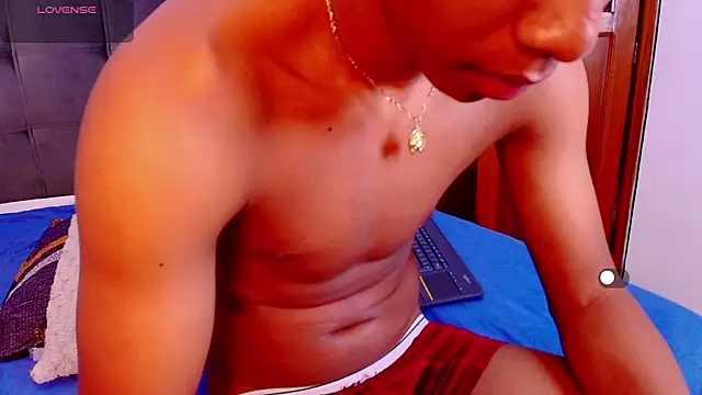 Chat +18 de Adriann_Stone ao vivo