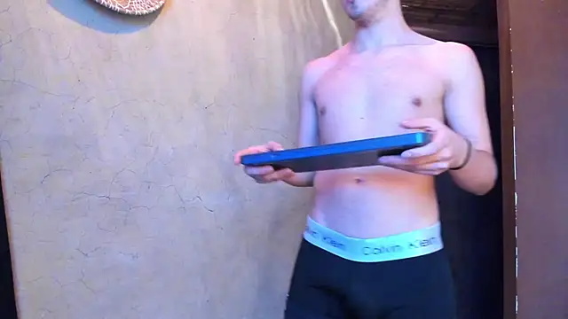 AxelStong XXX чат на живо