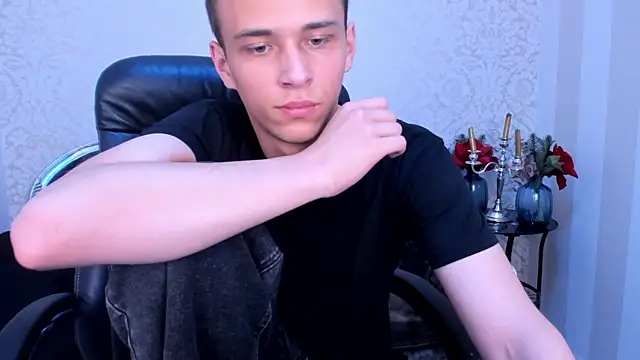 Онлайн  чат XXX lucaskaur