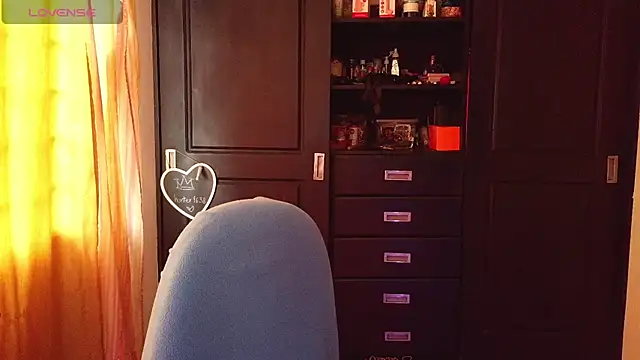 دردشة Rossiee_huntt الجنسية المباشرة