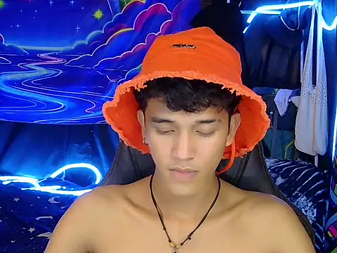 Chat XXX en directo de hugekenbigcock