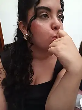 NicolleOvertonn Live XXX chat