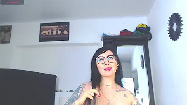 Vicky_hotmilf's Live XXX Chat