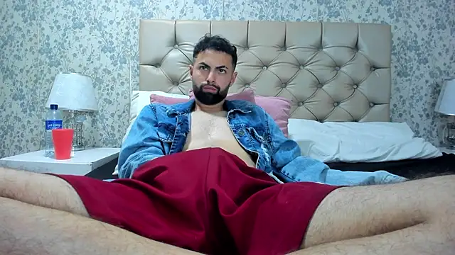 AndrewCrooss' Live XXX Chat