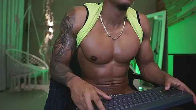 LoganVarela's Live XXX Chat