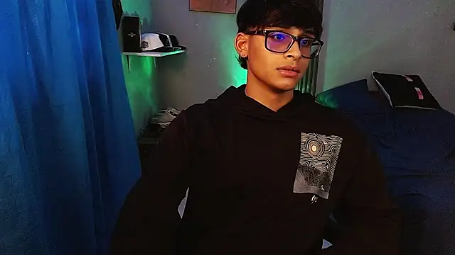 Chat +18 de Mr_yisuzz ao vivo