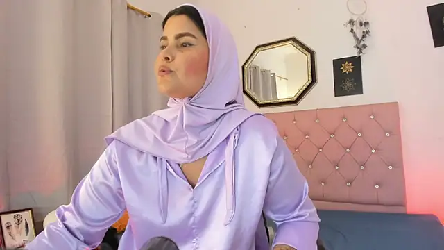 AishaAmin_ Adlı Modelin Canlı XXX Sohbeti