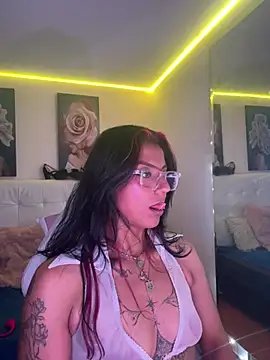 Chatroom XXX en direct de SamathaMay