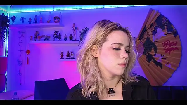 albaismynameX Adlı Modelin Canlı XXX Sohbeti