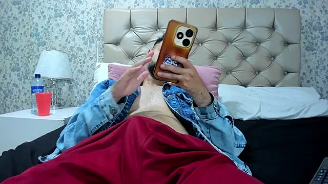 AndrewCrooss Chat XXX live
