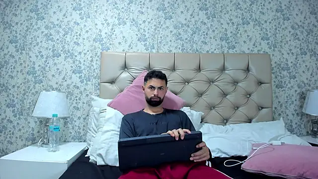 Chat XXX ao vivo de AndrewCrooss