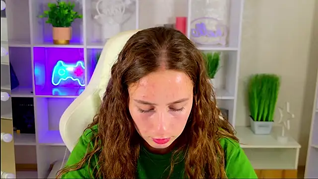 NadinnL XXX чат на живо