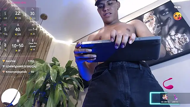 Chat +18 de Colby_driscoll ao vivo