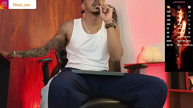 Chatroom XXX en direct de Latinmoster_boss
