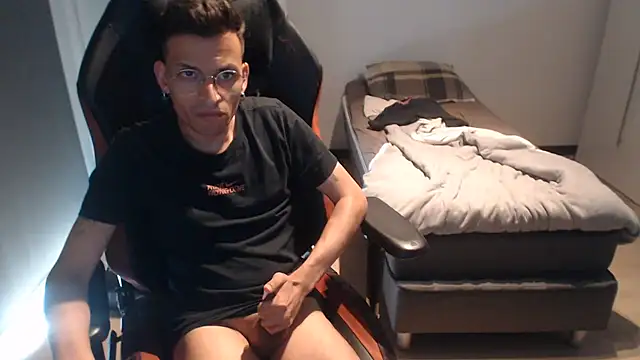 Chat +18 de lonelymatcha997 ao vivo