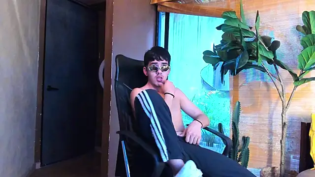 AxelStongn Live XXX chat