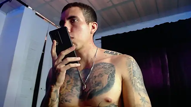 צ'אט XXX בשידור חי של Adam_Hudsond
