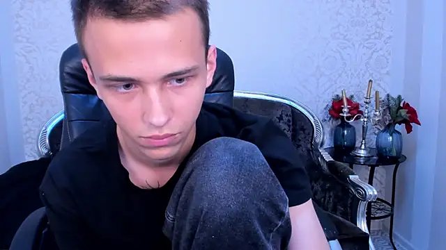 Онлайн  чат XXX lucaskaur