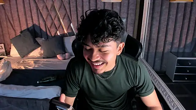 NicolaiKarav Chat XXX in diretta